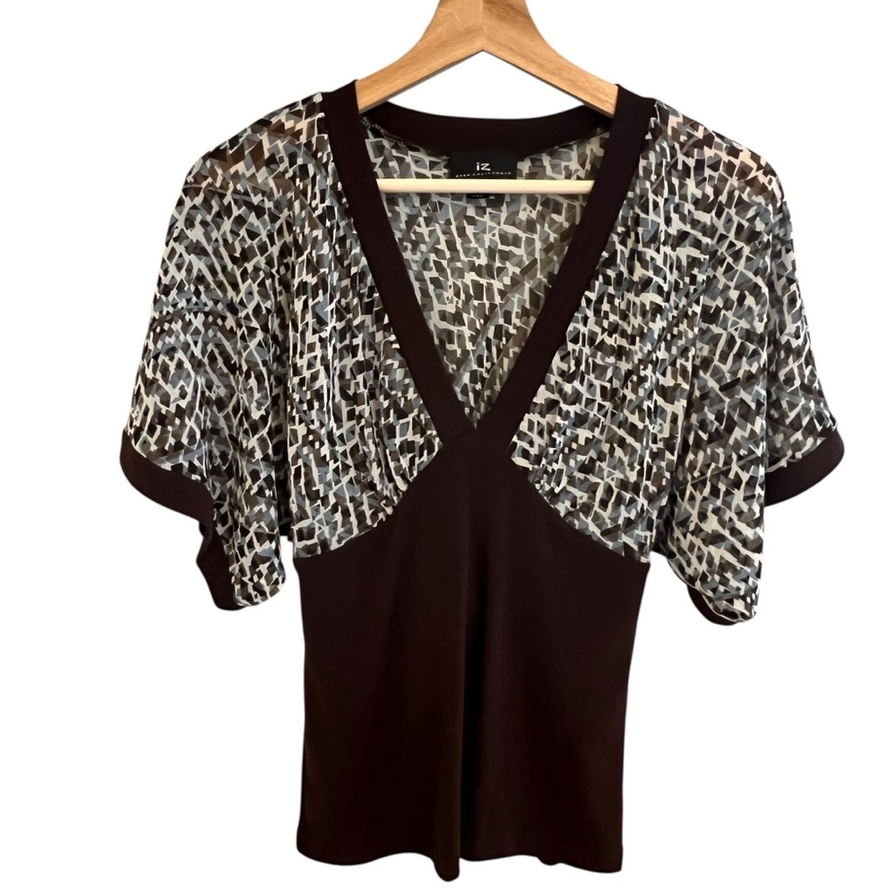 Elegant Black and White Patterned Women's Top